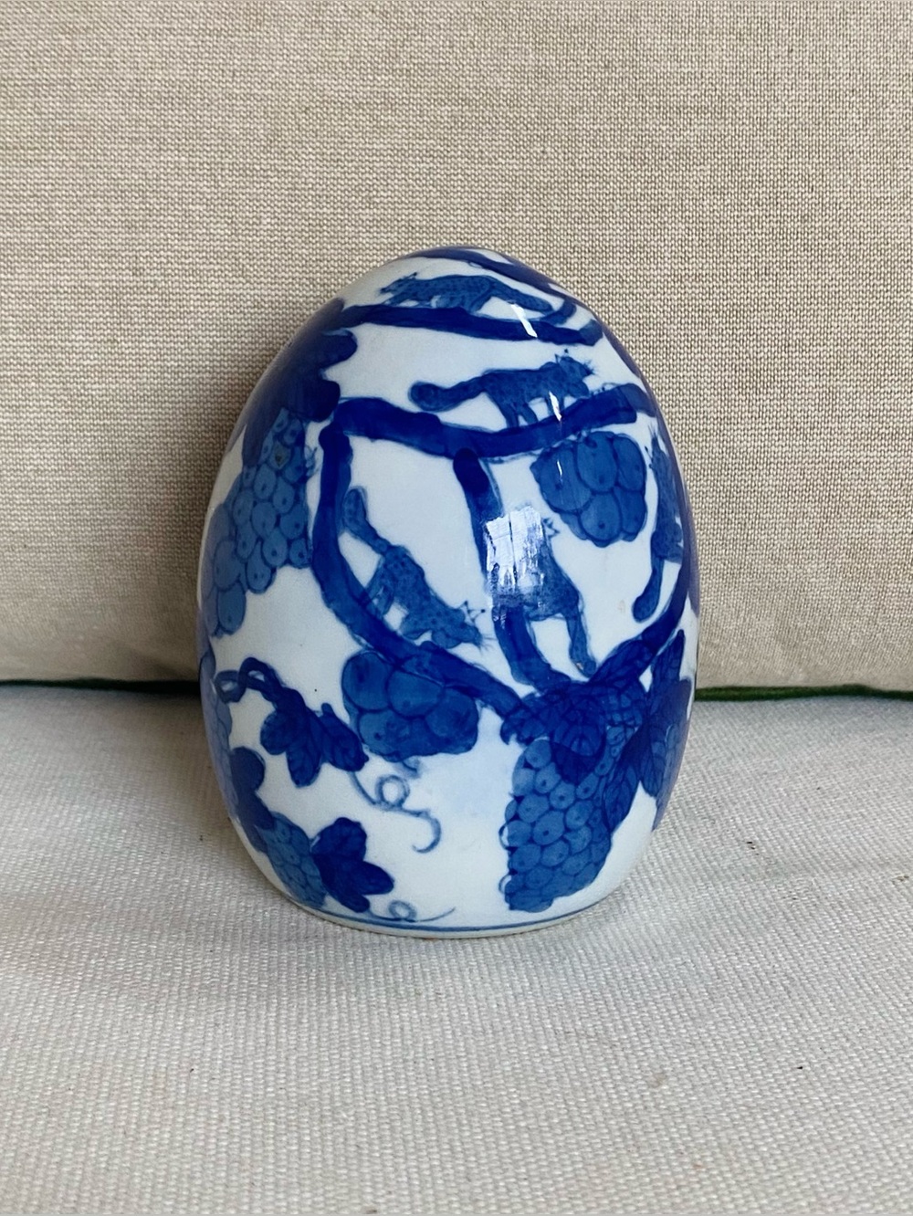 Vintage Squirrel Grapes Chinoiserie Blue White Porcelain Decorative Egg 4.5”
